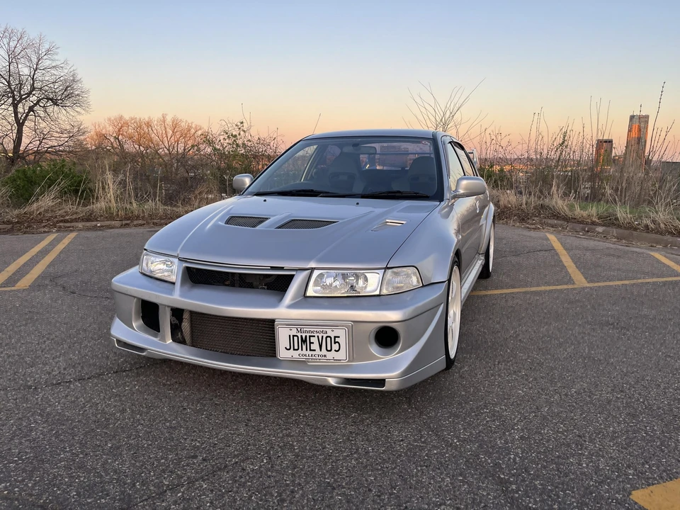 1998 Mitsubishi Lancer Evolution V 6th Gen - Image 14 of 31