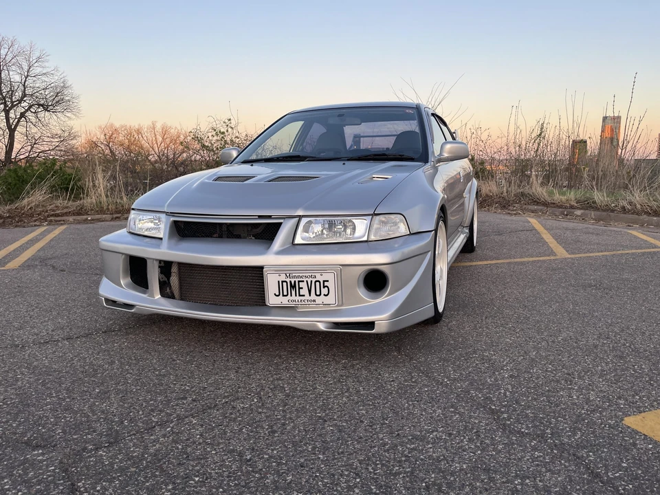 1998 Mitsubishi Lancer Evolution V 6th Gen - Image 15 of 31