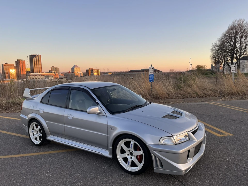 1998 Mitsubishi Lancer Evolution V 6th Gen - Image 24 of 31