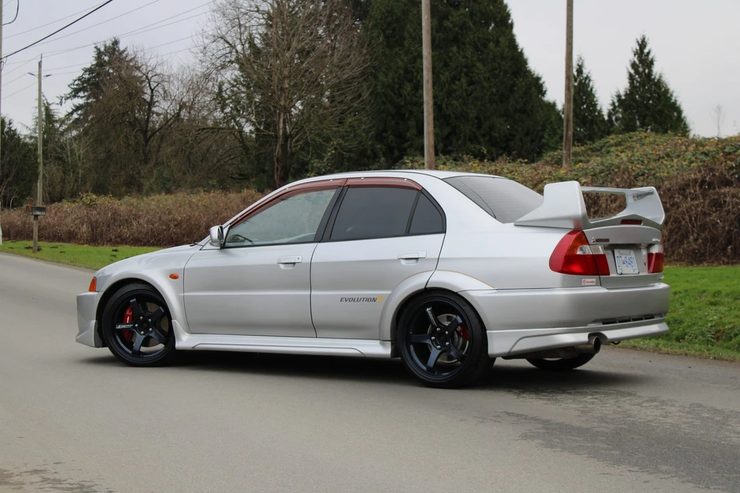 1998 Mitsubishi Lancer Evolution V 6th Gen - Image 11 of 31
