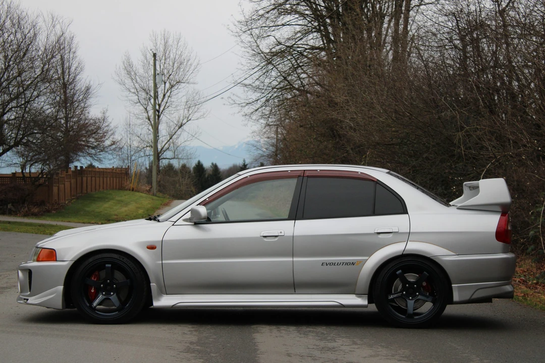 1998 Mitsubishi Lancer Evolution V 6th Gen - Image 9 of 31
