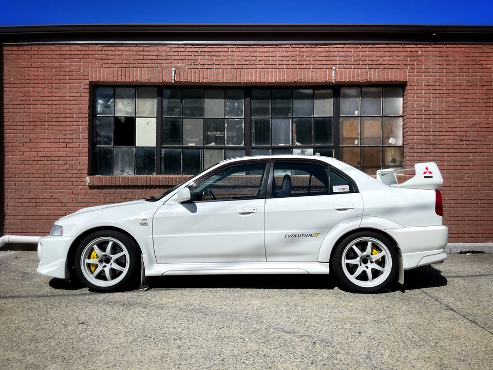 1998 Mitsubishi Lancer Evolution V 6th Gen - Image 11 of 31
