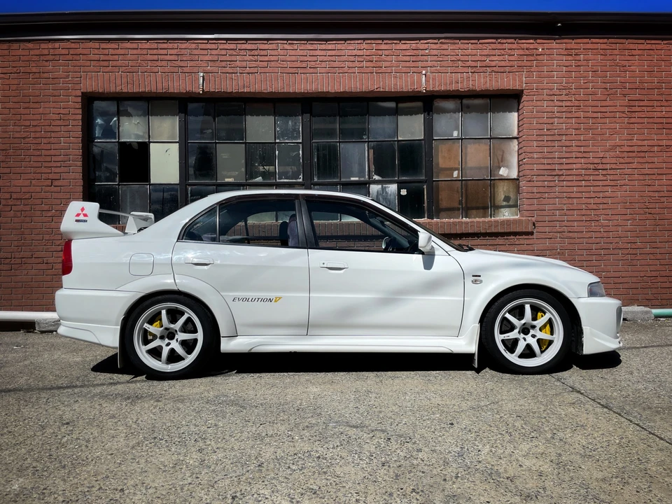 1998 Mitsubishi Lancer Evolution V 6th Gen - Image 5 of 31
