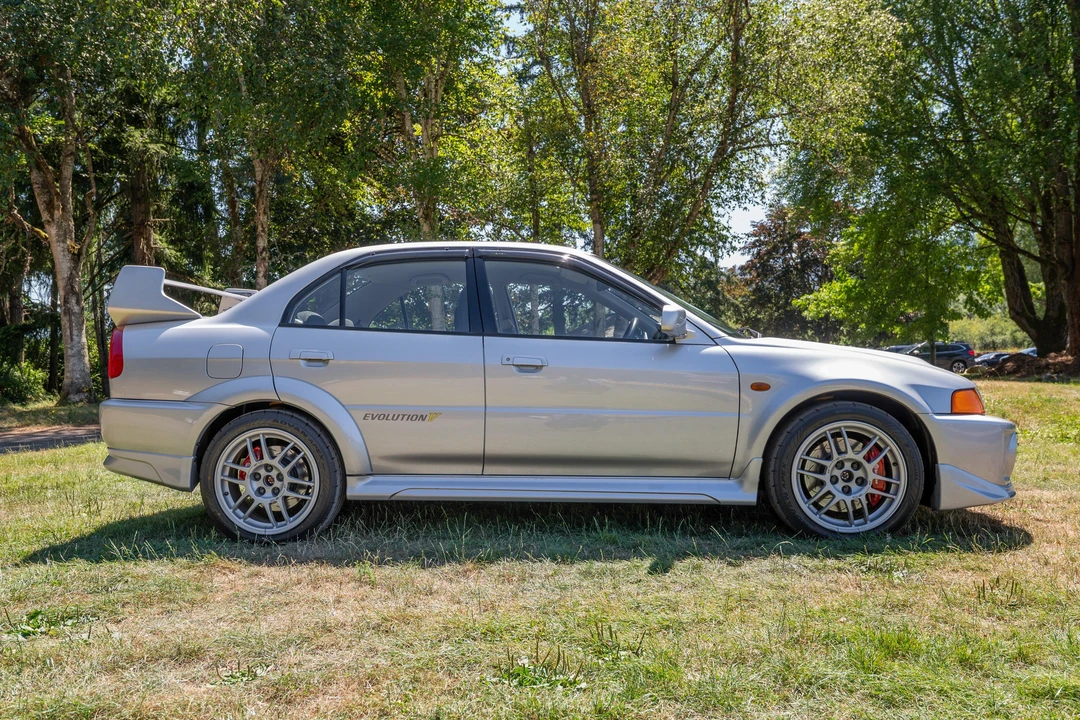 1998 Mitsubishi Lancer Evolution V 6th Gen - Image 3 of 31