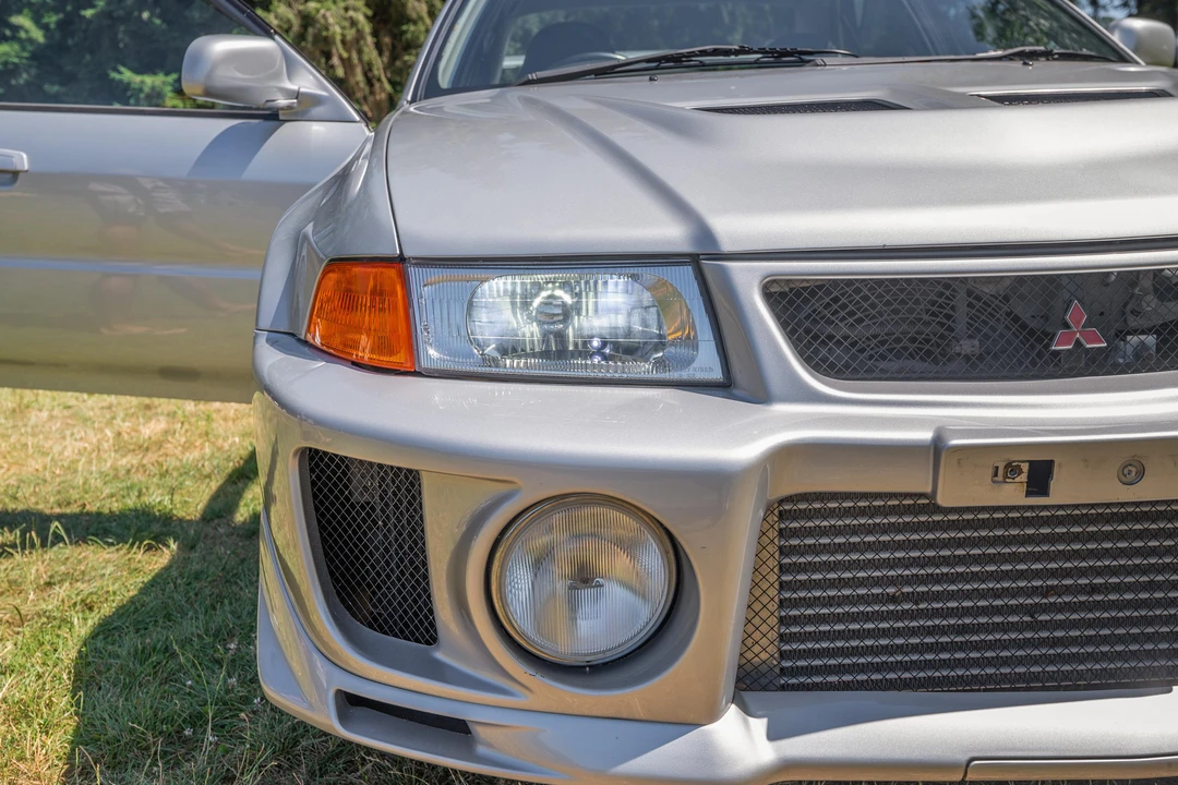 1998 Mitsubishi Lancer Evolution V 6th Gen - Image 17 of 31