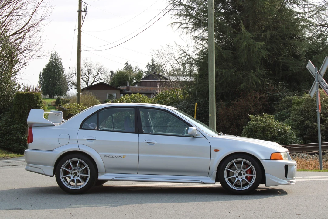 1998 Mitsubishi Lancer Evolution V 6th Gen - Image 26 of 31