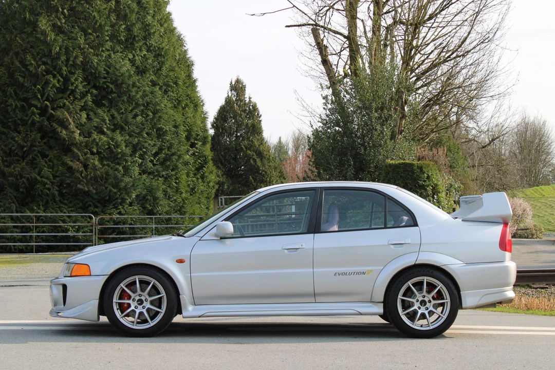 1998 Mitsubishi Lancer Evolution V 6th Gen - Image 10 of 31