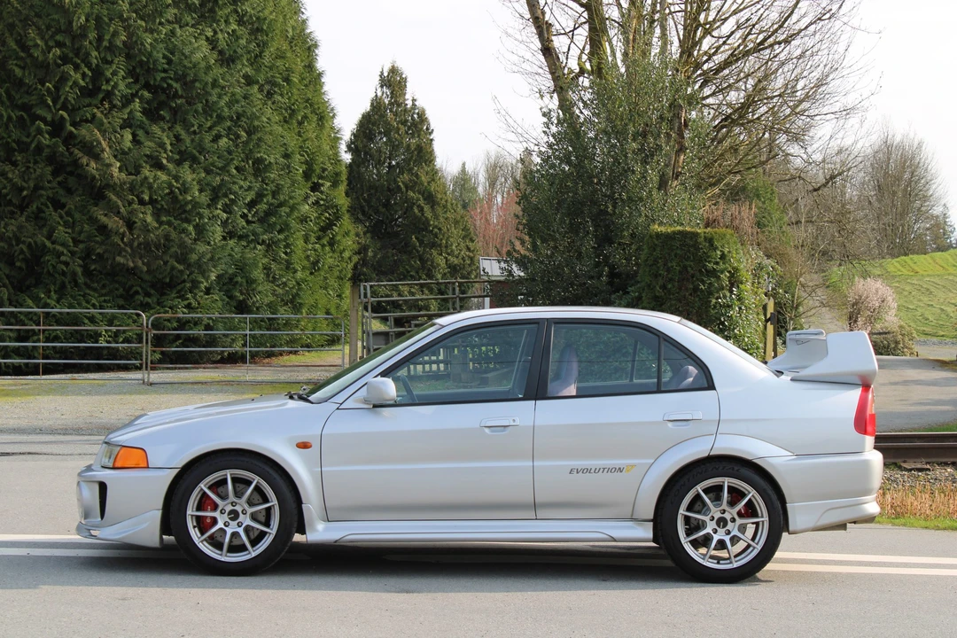 1998 Mitsubishi Lancer Evolution V 6th Gen - Image 11 of 31