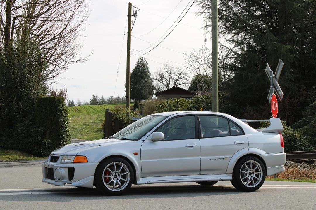 1998 Mitsubishi Lancer Evolution V 6th Gen - Image 9 of 31