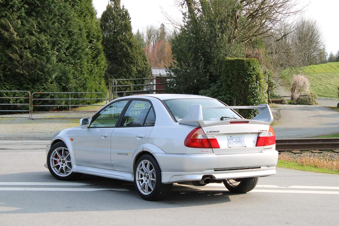 1998 Mitsubishi Lancer Evolution V 6th Gen - Image 15 of 31
