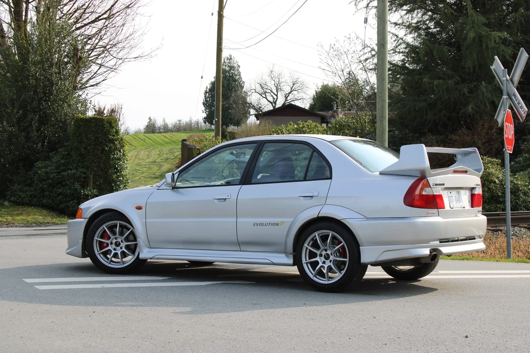 1998 Mitsubishi Lancer Evolution V 6th Gen - Image 12 of 31