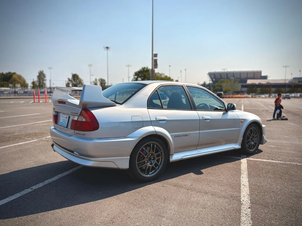 1998 Mitsubishi Lancer Evolution V 6th Gen - Image 17 of 31