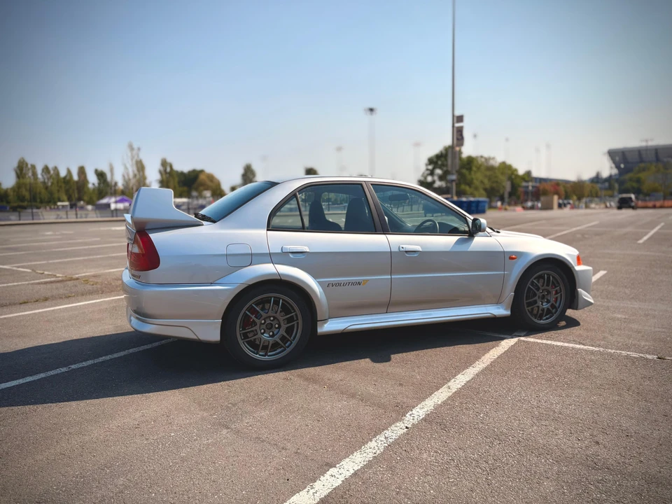 1998 Mitsubishi Lancer Evolution V 6th Gen - Image 18 of 31