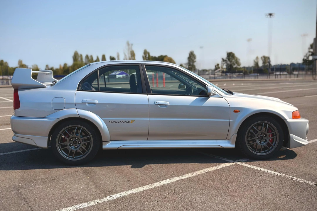 1998 Mitsubishi Lancer Evolution V 6th Gen - Image 3 of 31