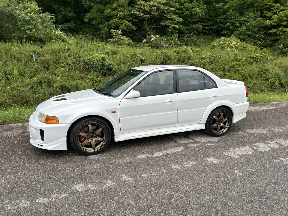1998 Mitsubishi Lancer Evolution V 6th Gen - Image 2 of 31