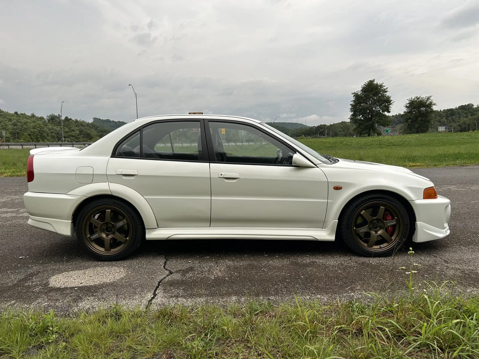 1998 Mitsubishi Lancer Evolution V 6th Gen - Image 14 of 31