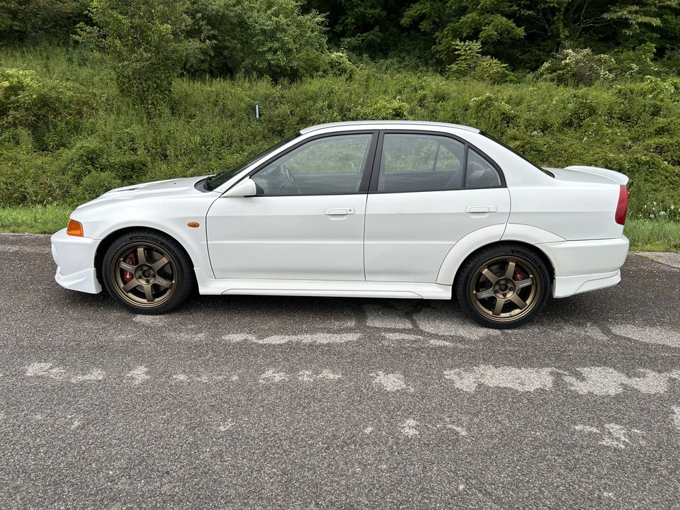 1998 Mitsubishi Lancer Evolution V 6th Gen - Image 24 of 31