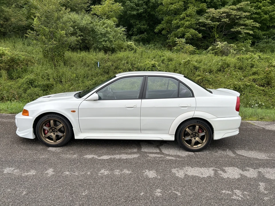 1998 Mitsubishi Lancer Evolution V 6th Gen - Image 22 of 31