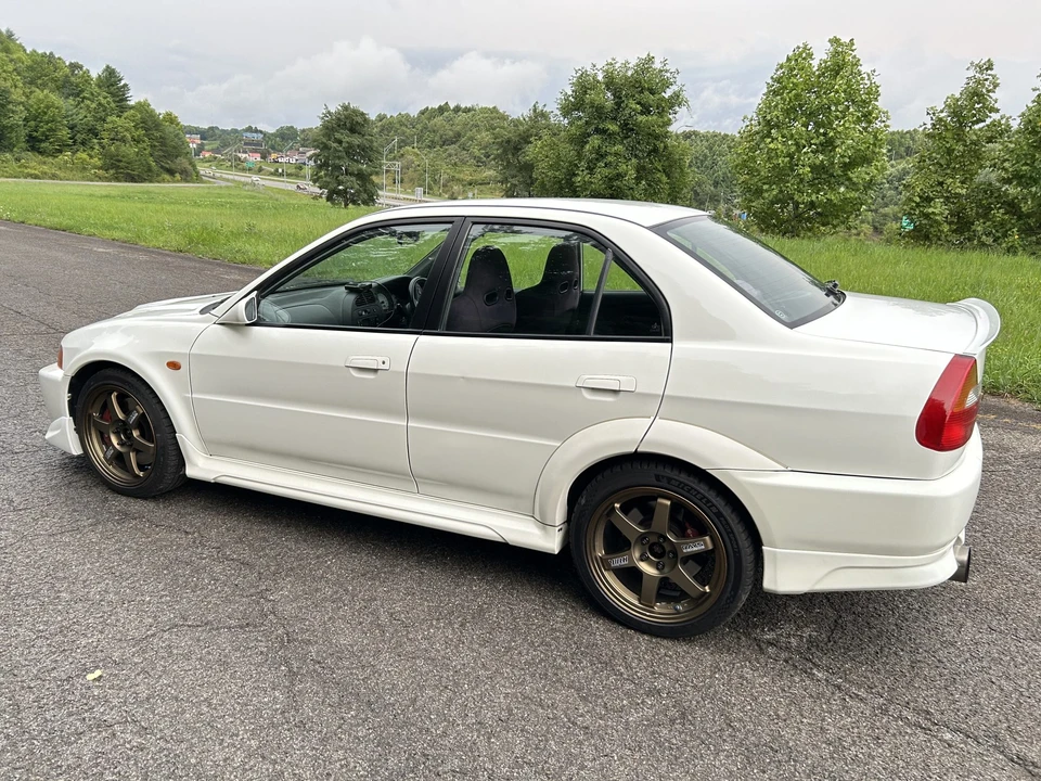 1998 Mitsubishi Lancer Evolution V 6th Gen - Image 19 of 31