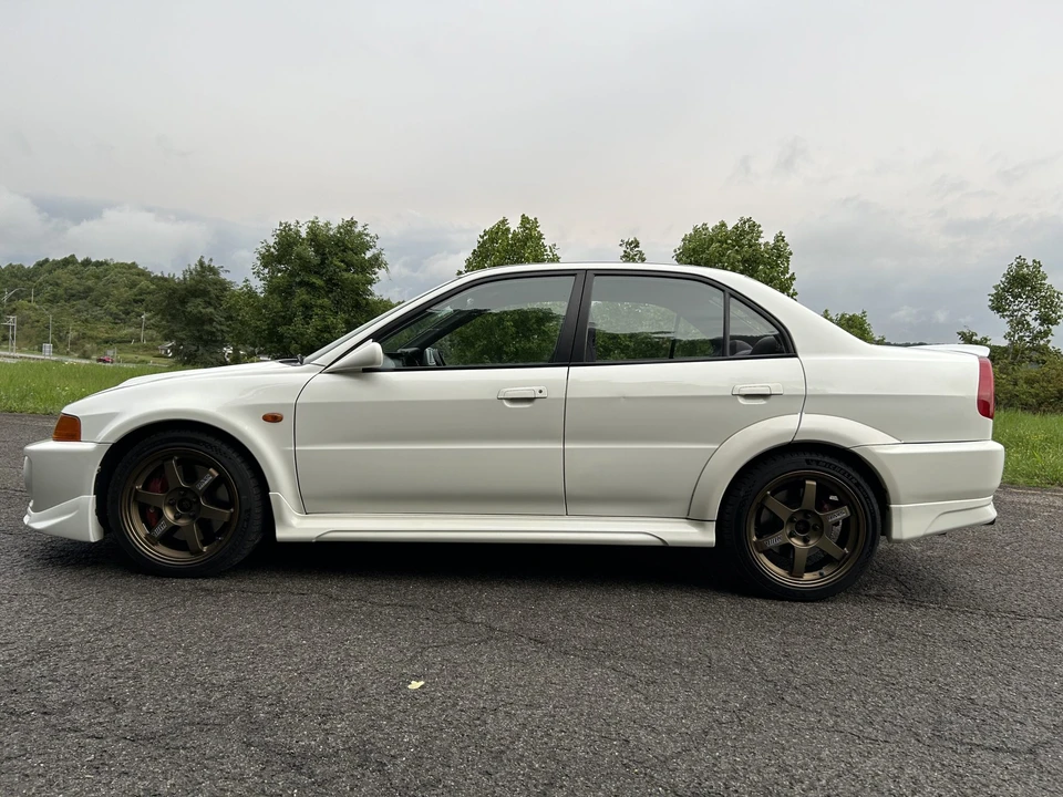 1998 Mitsubishi Lancer Evolution V 6th Gen - Image 25 of 31