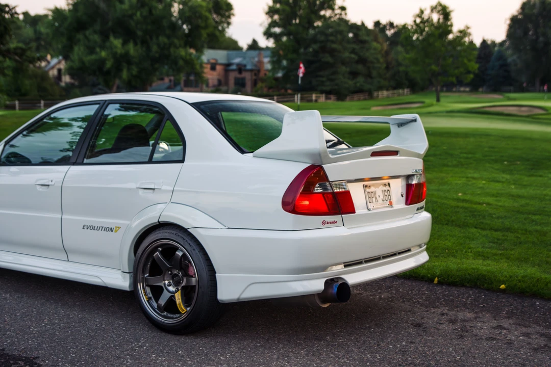 1998 Mitsubishi Lancer Evolution V 6th Gen - Image 13 of 31