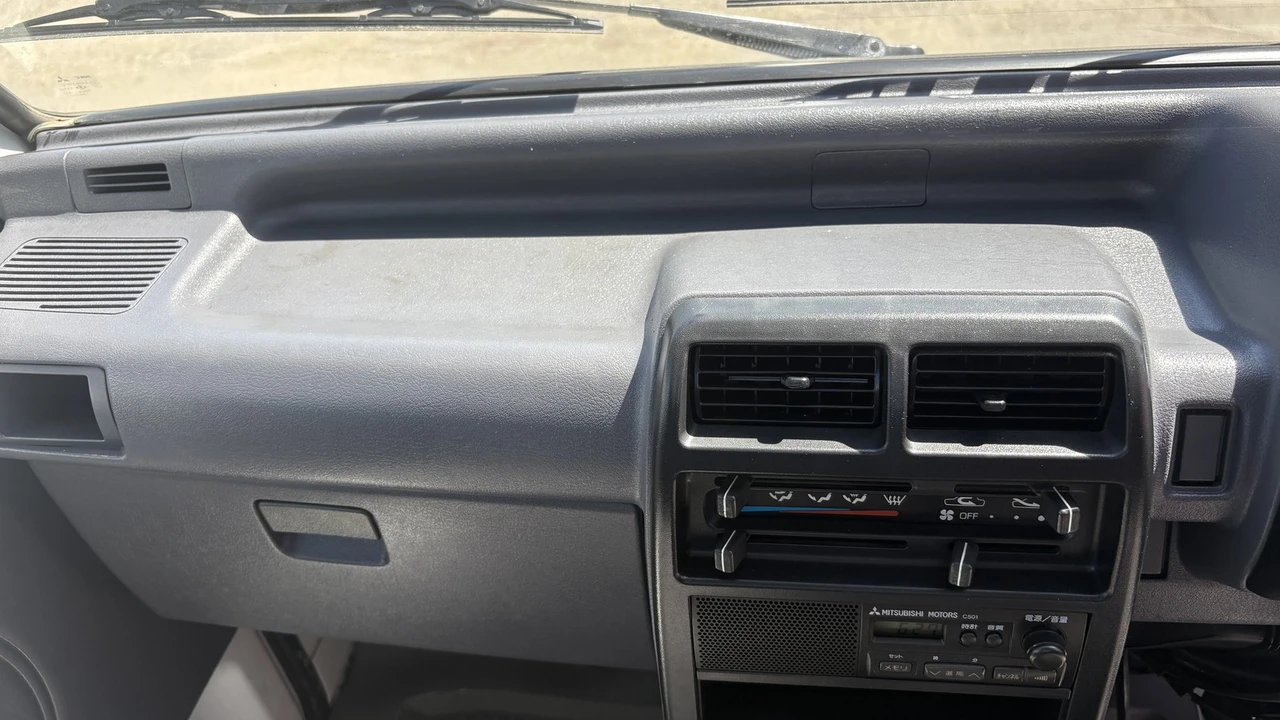 1998 Mitsubishi Minicab 5th Gen - Image 18 of 31
