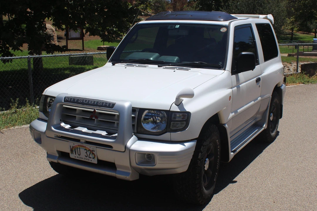 1998 Mitsubishi Pajero/Montero 2nd Gen - Image 2 of 31