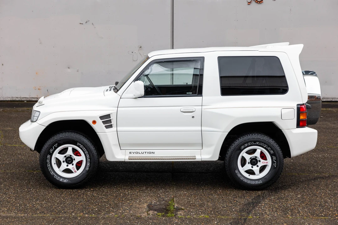 1998 Mitsubishi Pajero/Montero 2nd Gen - Image 10 of 31
