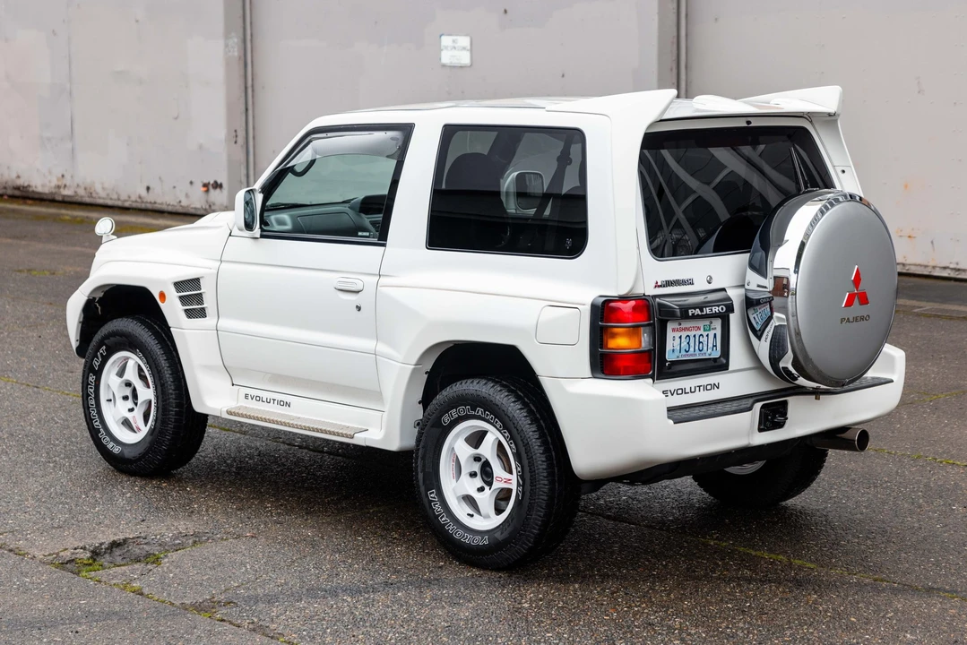 1998 Mitsubishi Pajero/Montero 2nd Gen - Image 13 of 31