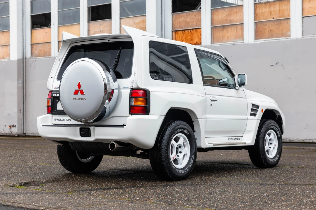 1998 Mitsubishi Pajero/Montero 2nd Gen - Image 18 of 31