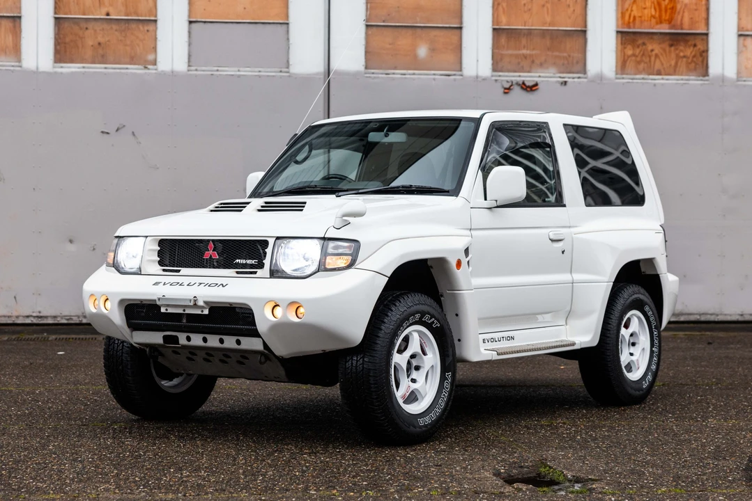 1998 Mitsubishi Pajero/Montero 2nd Gen - Image 3 of 31