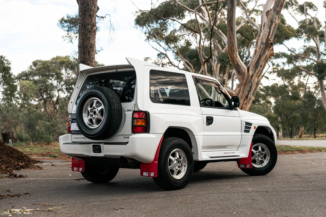 1998 Mitsubishi Pajero/Montero 2nd Gen - Image 14 of 31