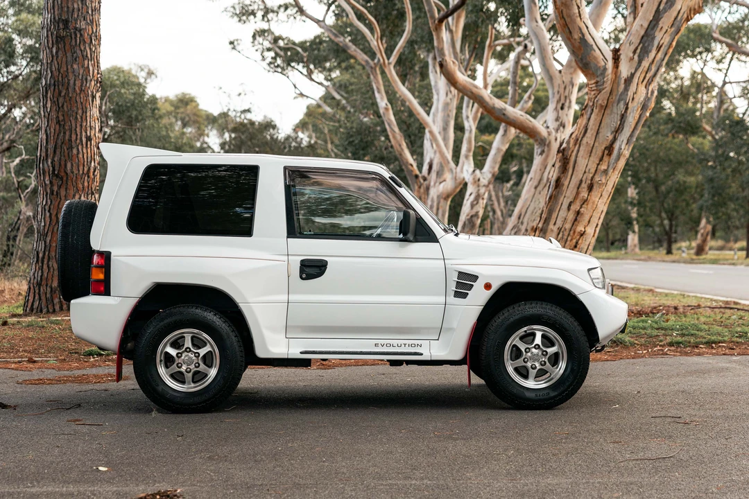 1998 Mitsubishi Pajero/Montero 2nd Gen - Image 15 of 31