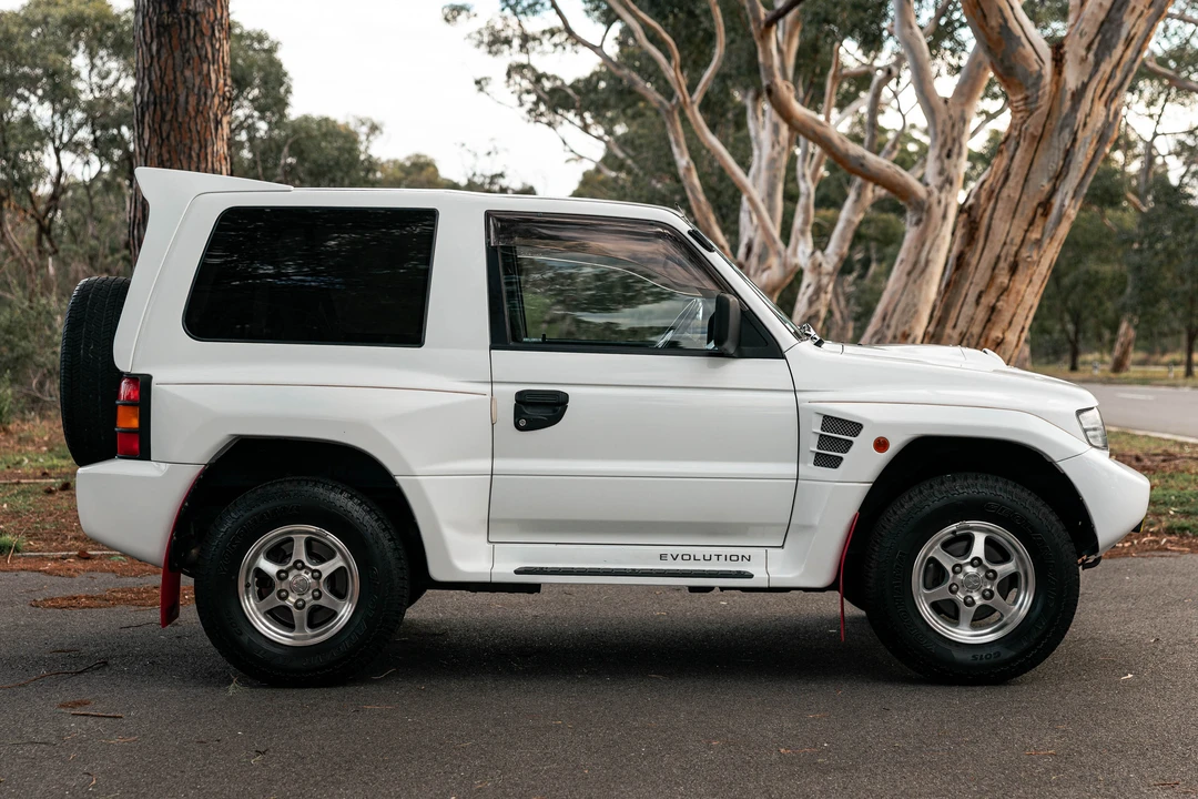 1998 Mitsubishi Pajero/Montero 2nd Gen - Image 8 of 31