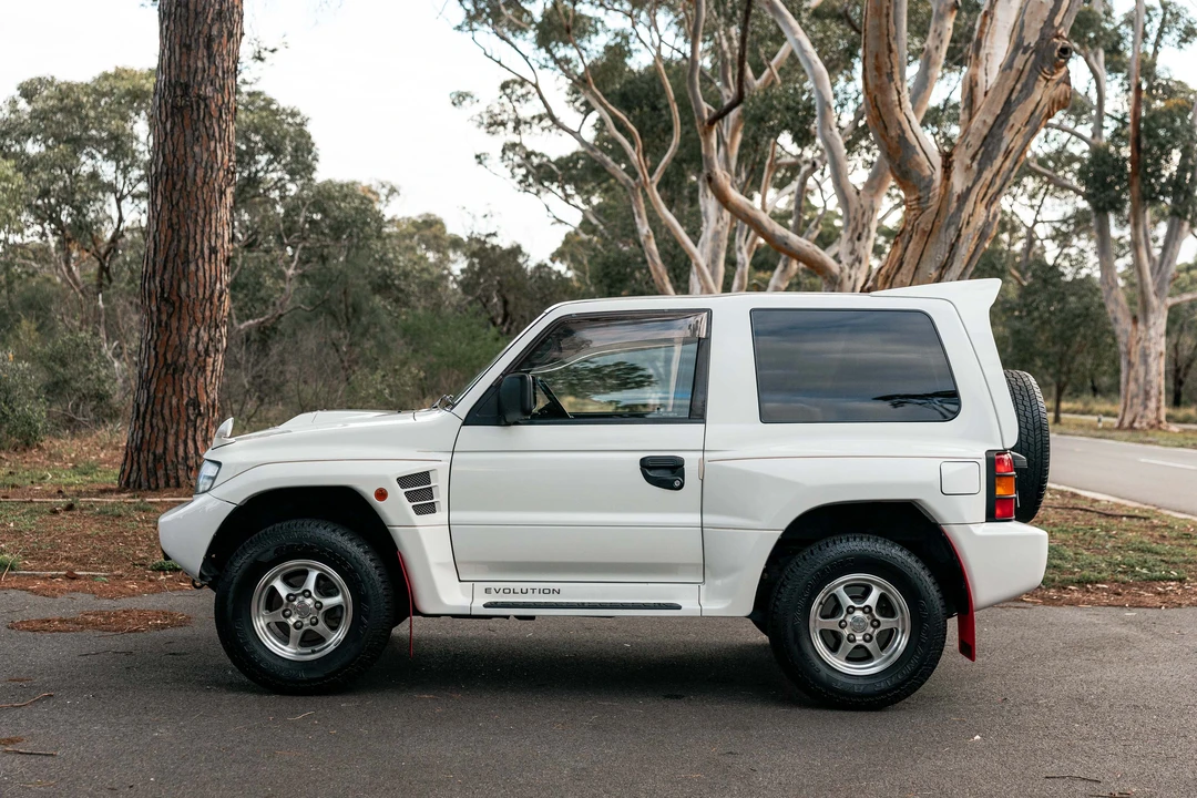 1998 Mitsubishi Pajero/Montero 2nd Gen - Image 4 of 31