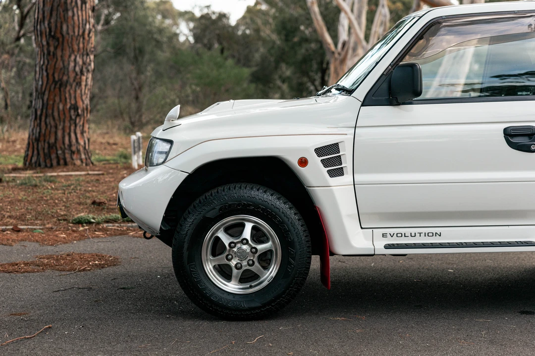 1998 Mitsubishi Pajero/Montero 2nd Gen - Image 30 of 31