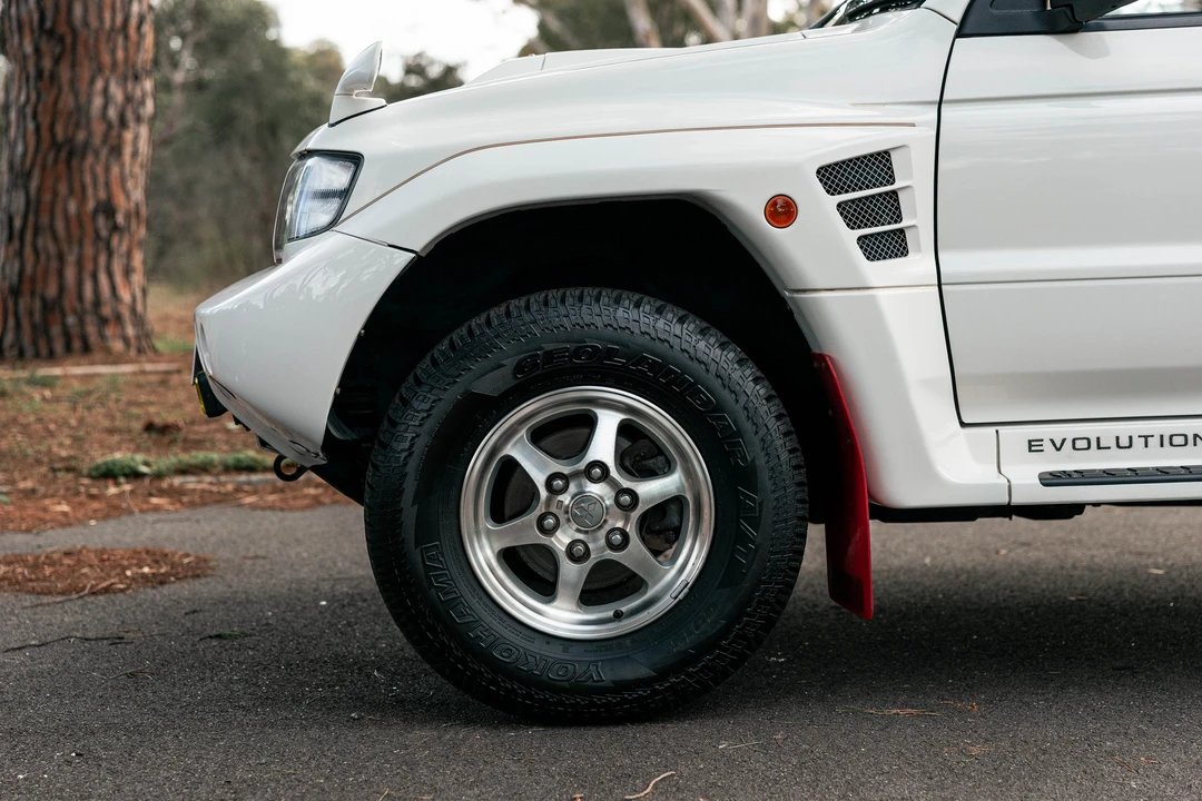 1998 Mitsubishi Pajero/Montero 2nd Gen - Image 31 of 31