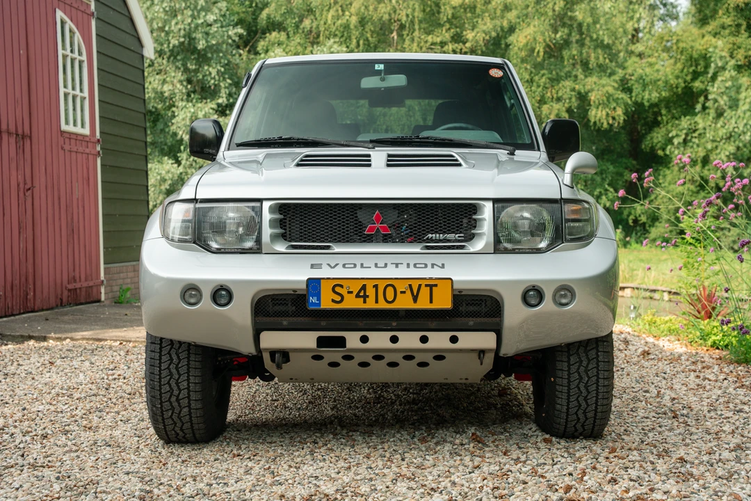 1998 Mitsubishi Pajero/Montero 2nd Gen - Image 2 of 31