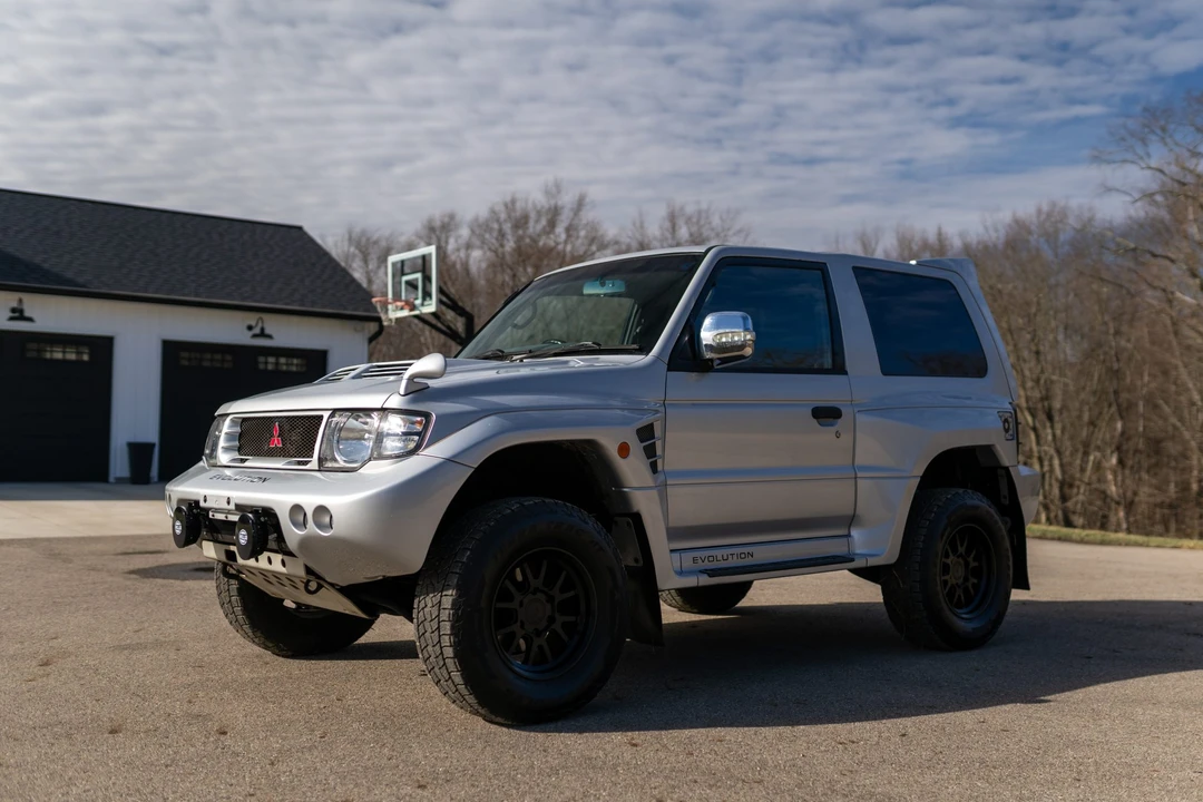 1998 Mitsubishi Pajero/Montero 2nd Gen - Image 2 of 31