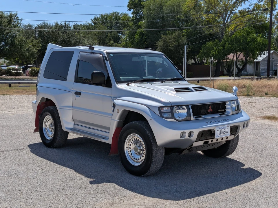 1998 Mitsubishi Pajero/Montero 2nd Gen - Image 2 of 31