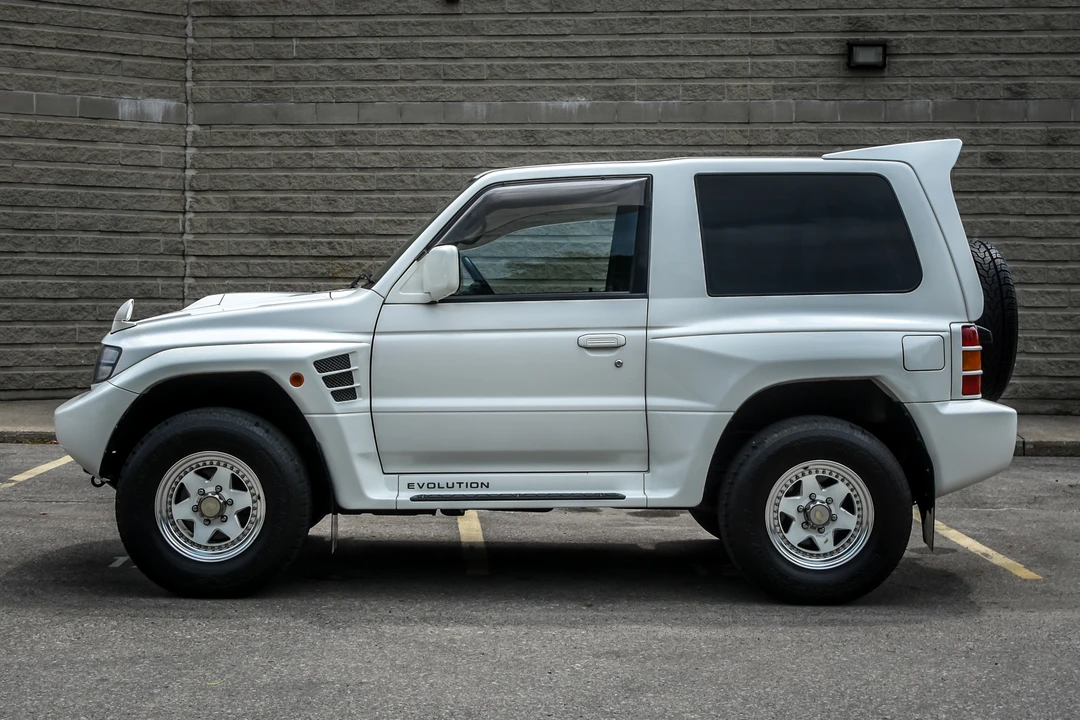 1998 Mitsubishi Pajero/Montero 2nd Gen - Image 2 of 31