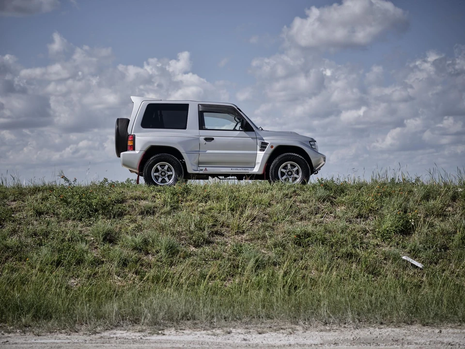 1998 Mitsubishi Pajero/Montero 2nd Gen - Image 19 of 31