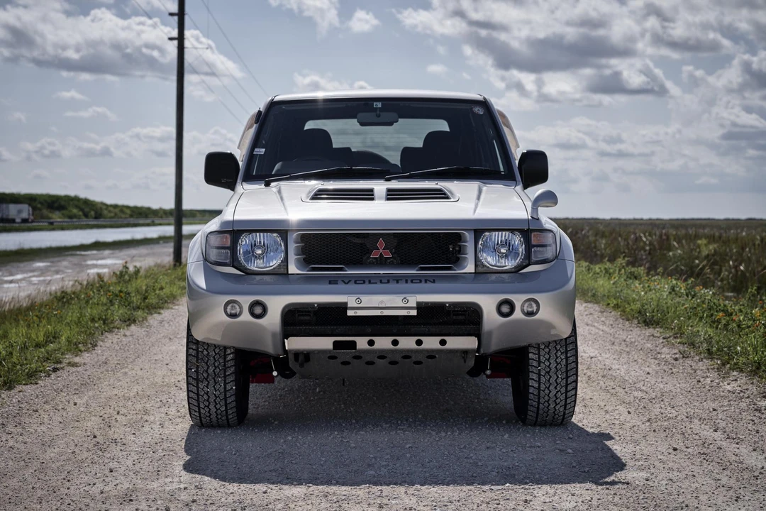1998 Mitsubishi Pajero/Montero 2nd Gen - Image 2 of 31