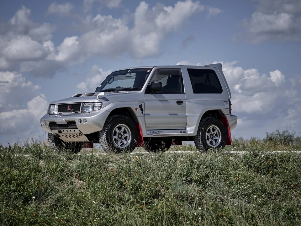 1998 Mitsubishi Pajero/Montero 2nd Gen - Image 9 of 31