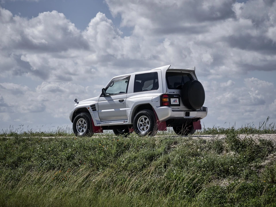 1998 Mitsubishi Pajero/Montero 2nd Gen - Image 11 of 31