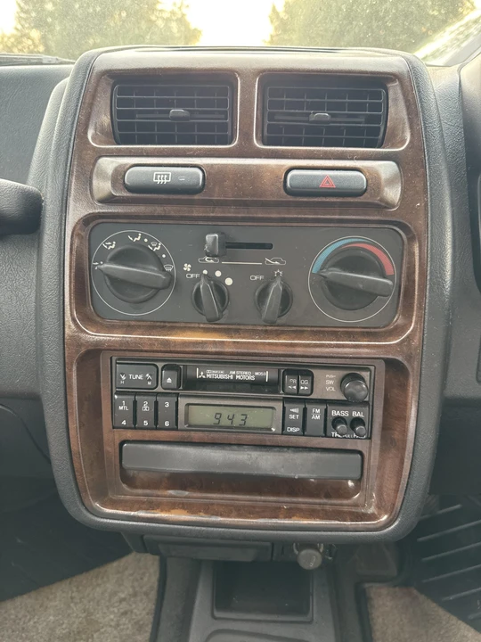 1998 Mitsubishi Pajero/Montero 2nd Gen - Image 13 of 23