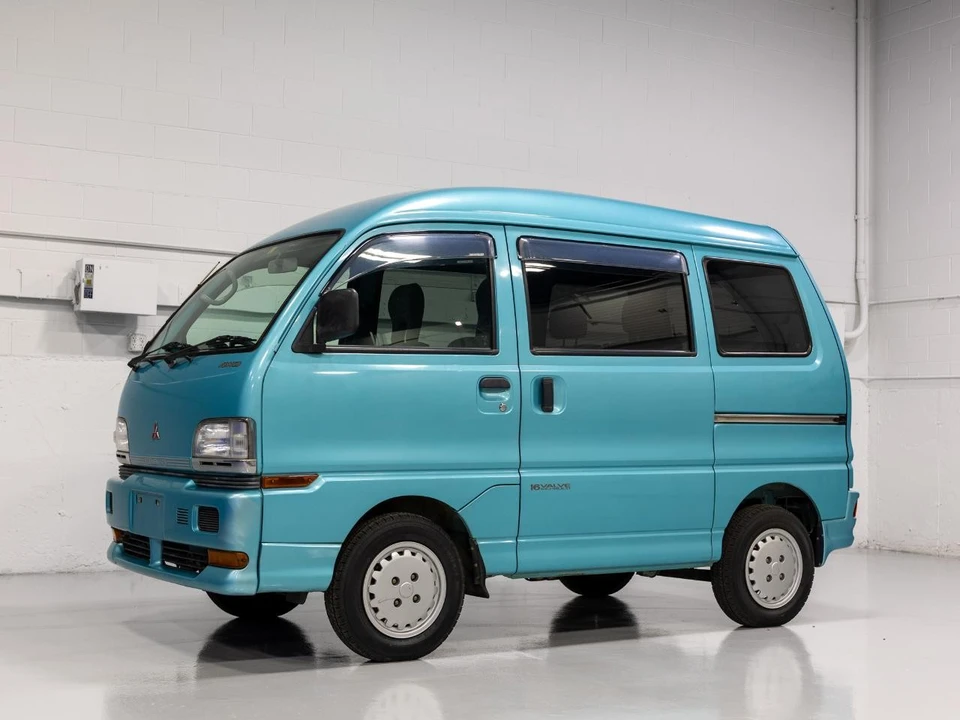 1998 Mitsubishi Delica 4th Gen - Image 6 of 31