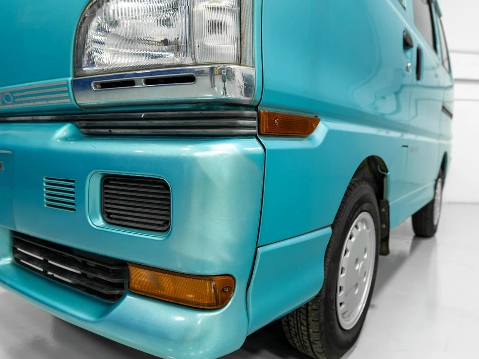 1998 Mitsubishi Delica 4th Gen - Image 16 of 31