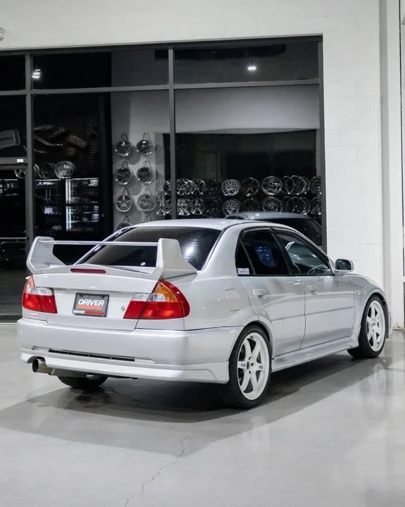 1998 Mitsubishi Lancer Evolution V 6th Gen - Image 9 of 12