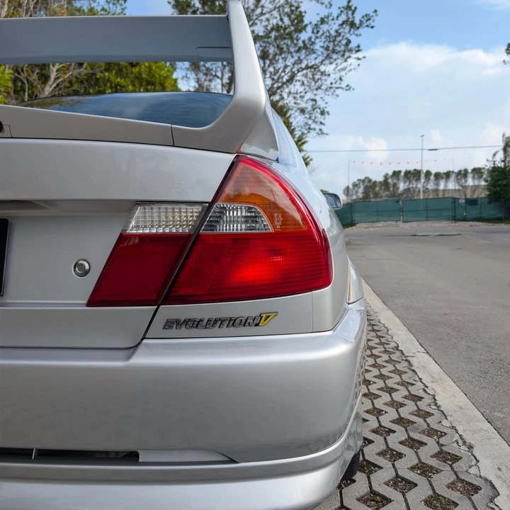 1998 Mitsubishi Lancer Evolution V 6th Gen - Image 5 of 19